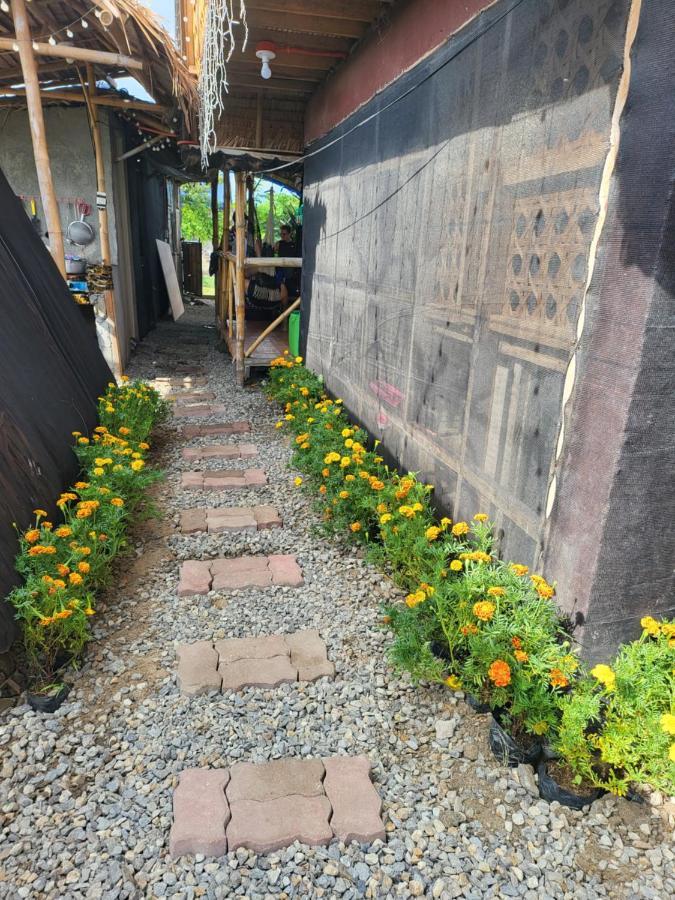 Calatagan'S Bahay Kubo - With Beach Access Exteriör bild